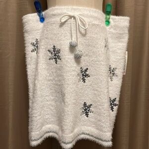 Derek Heart Women’s Plus 3X White Skirt with Silver Snowflakes NWT